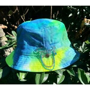 Tie-Dye Bucket Hat with Charms & Chain Accent Stoner Summer Beach Blue Yellow OS